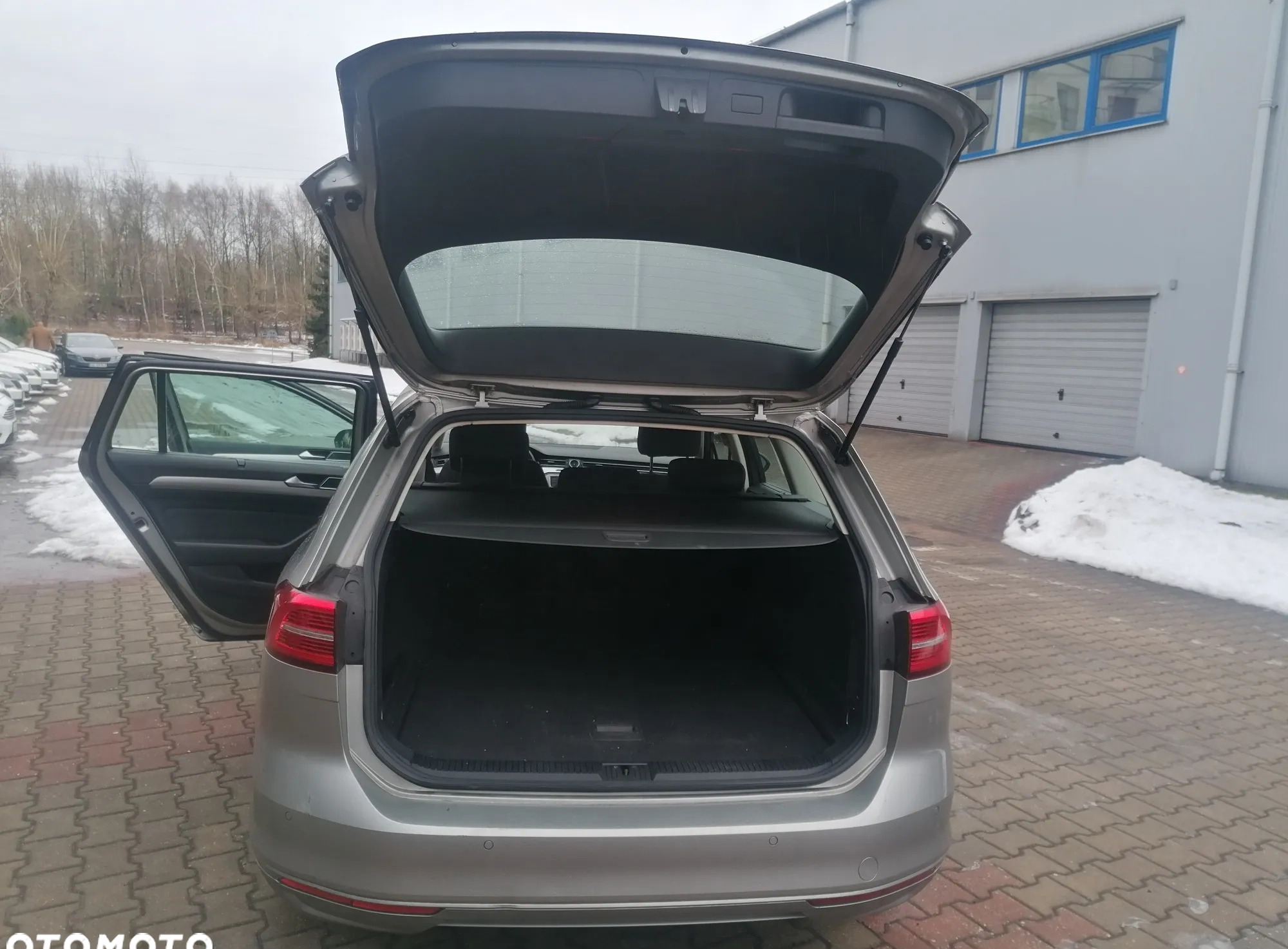 Volkswagen Passat cena 49000 przebieg: 259200, rok produkcji 2017 z Katowice małe 92